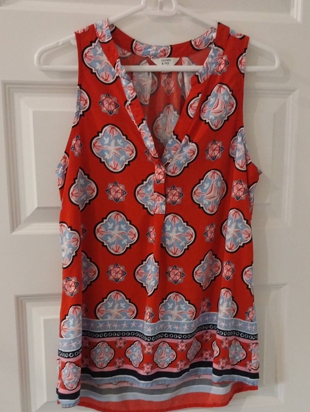 crown & ivy Red Printed V-Neck Sleeveless Blouse EUC